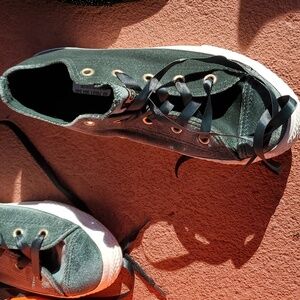 New with Tags Women's Velvet Green Converse Size 4